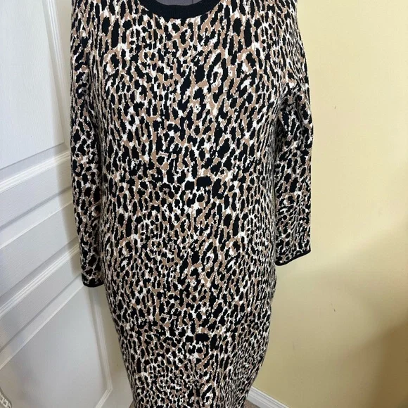 Banana republic Leopard Print Long Sleeve sweater dress - Picture 4 of 10